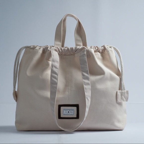 Cuddle Tote Monotone - Picture 2 of 16